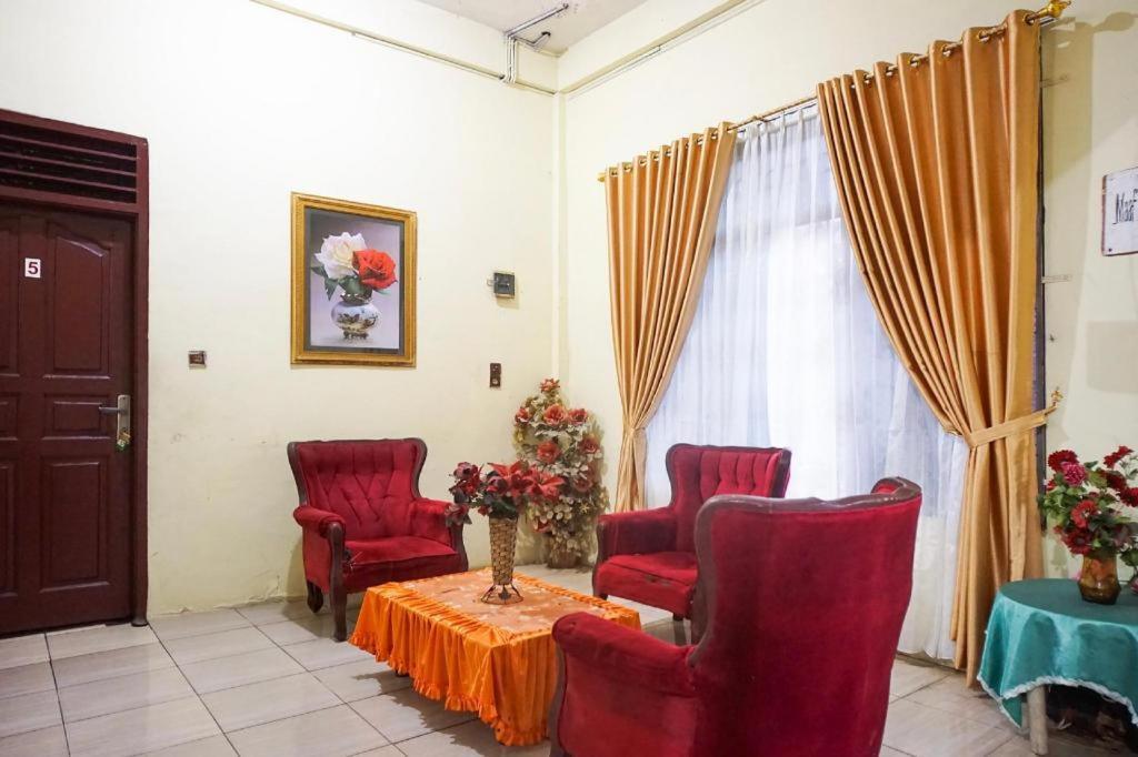 Oyo 931012 Tamara Homestay Syariah Medan Bagian luar foto