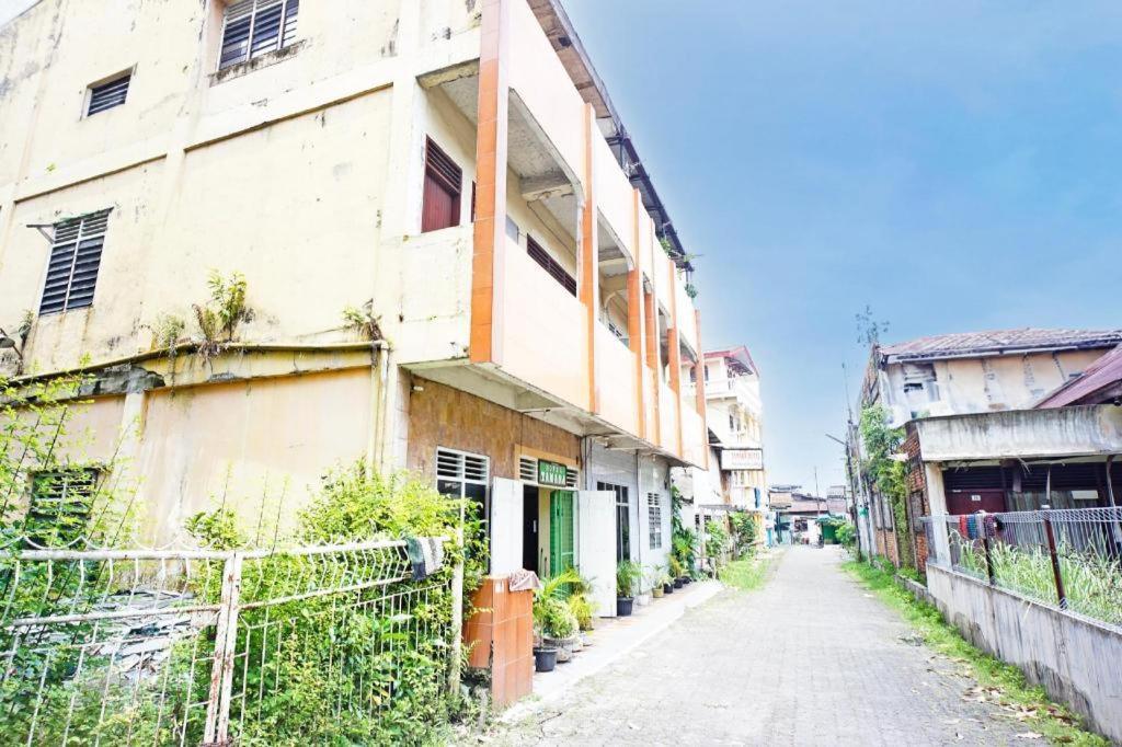 Oyo 931012 Tamara Homestay Syariah Medan Bagian luar foto